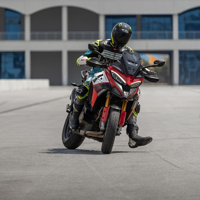 Motosikletler için yeni ABS çözümünü sergiledi