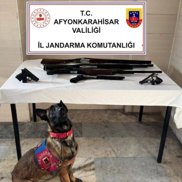 Düğünde silahla havaya ateş ettiler