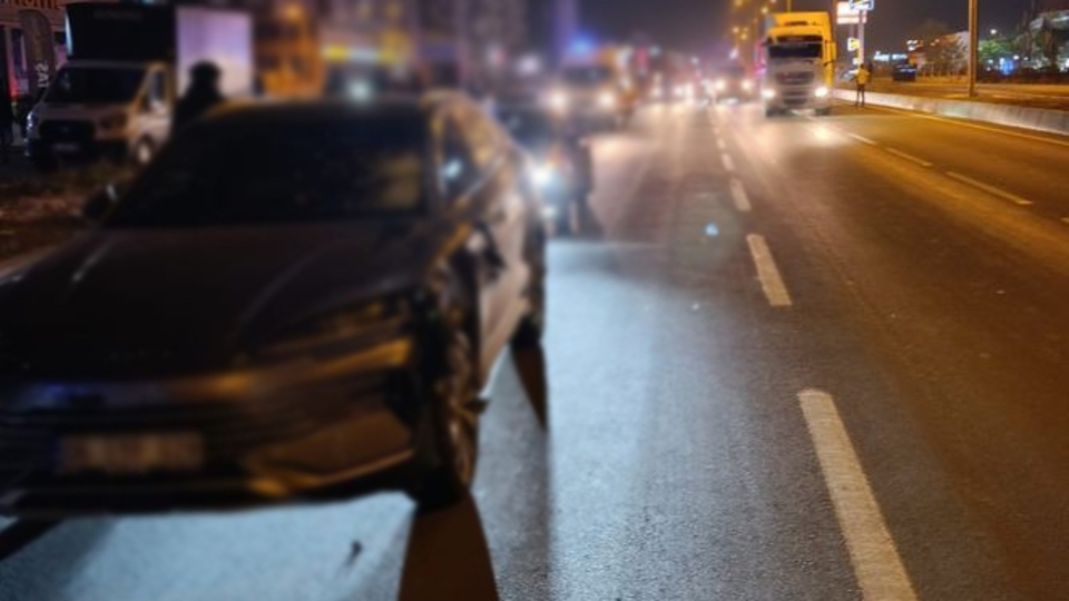 Otomobil 2 kadına çarptı: 1 ölü, 1 yaralı