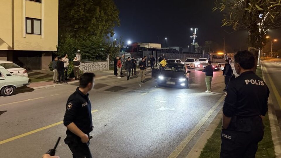 Sakarya'da polis-şüpheli kovalamacası: 3 gözaltı