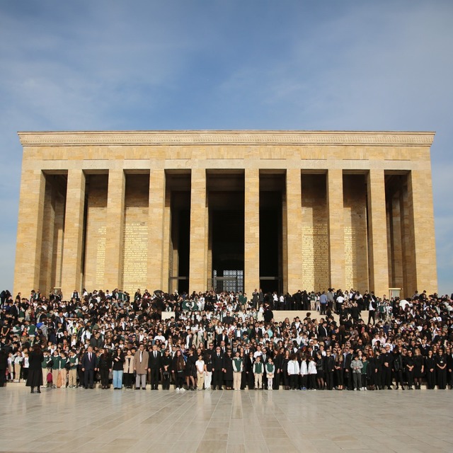Doğa Koleji'nden Anıtkabir'e ziyaret