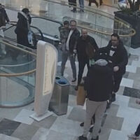 AVM'de büyük panik! Senegalli milli futbolcuya silah çekti!