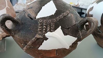 5 bin yıllık kaplarda 'gerdanlık' detayı