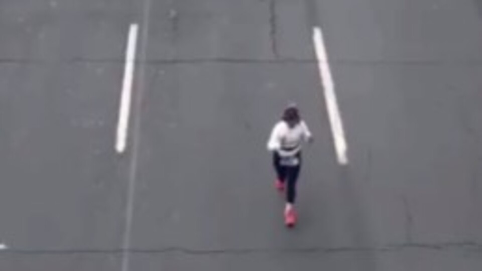 Maratonda sonuncu koşucuya destek