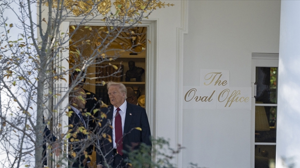 "Oval Ofis" tabelası tepki çekti