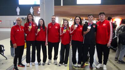 Dünya şampiyonu Tekvando Milli Takımı yurda döndü