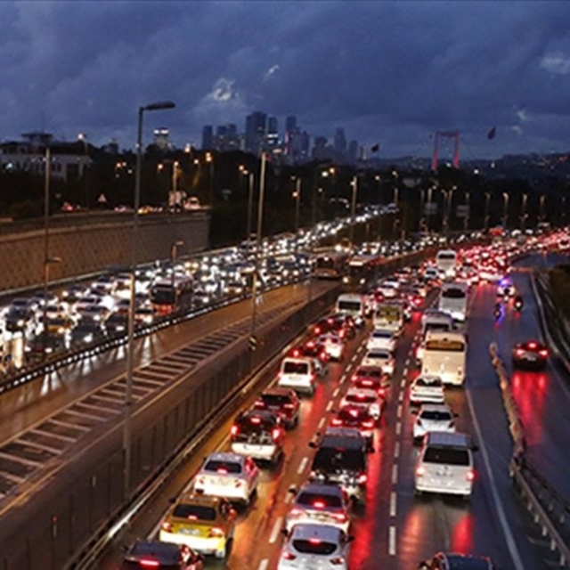 İstanbul'da akşam saatlerinde trafik yoğunluğu