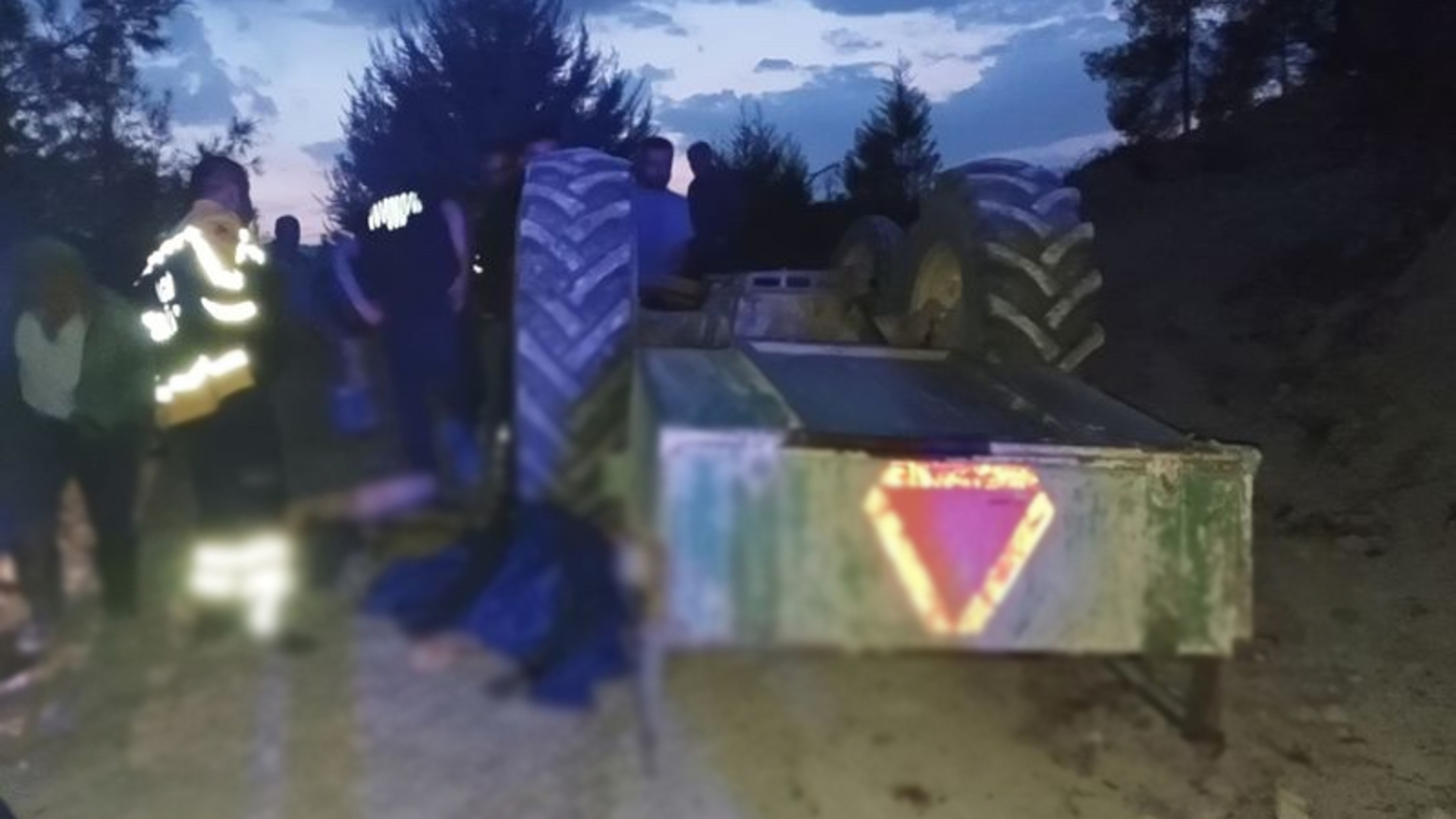 Burdur'da devrilen traktörün sürücüsü hayatını kaybetti
