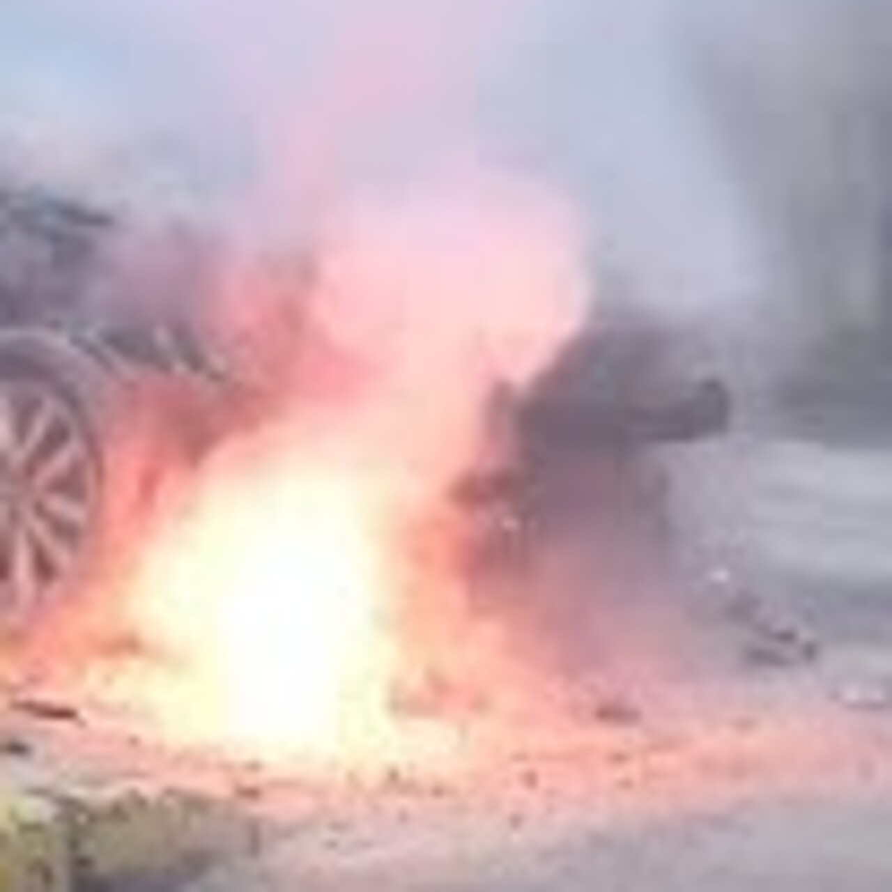 Elektrik kabloları arabayı yaktı! | Flaş Gelişme