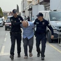 Akrabasını pompalı tüfekle vurdu