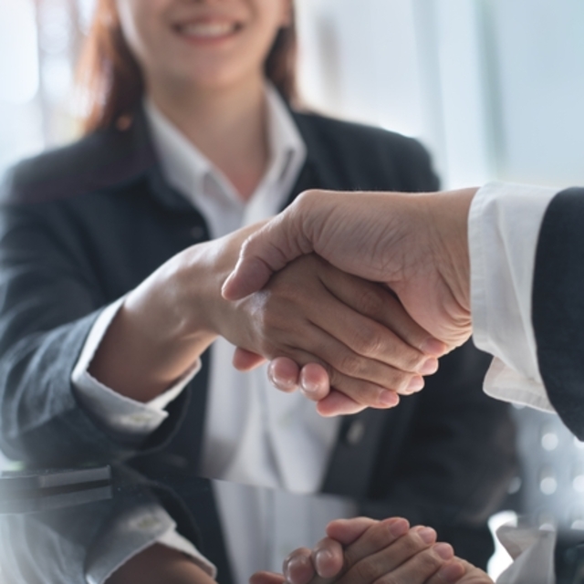 Biriyle tanışırken ilk 7 saniye çok kritik!