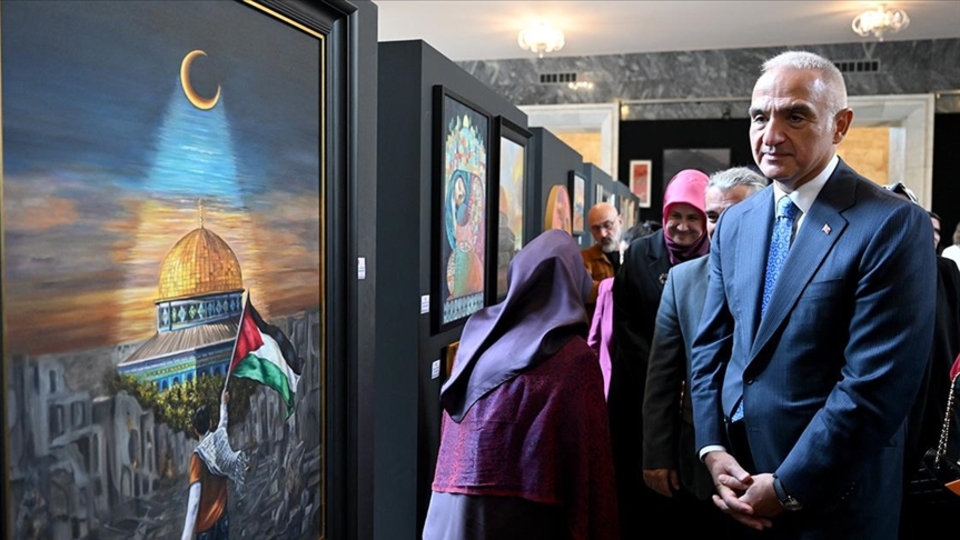 'Hilalin Işığında' açıldı
