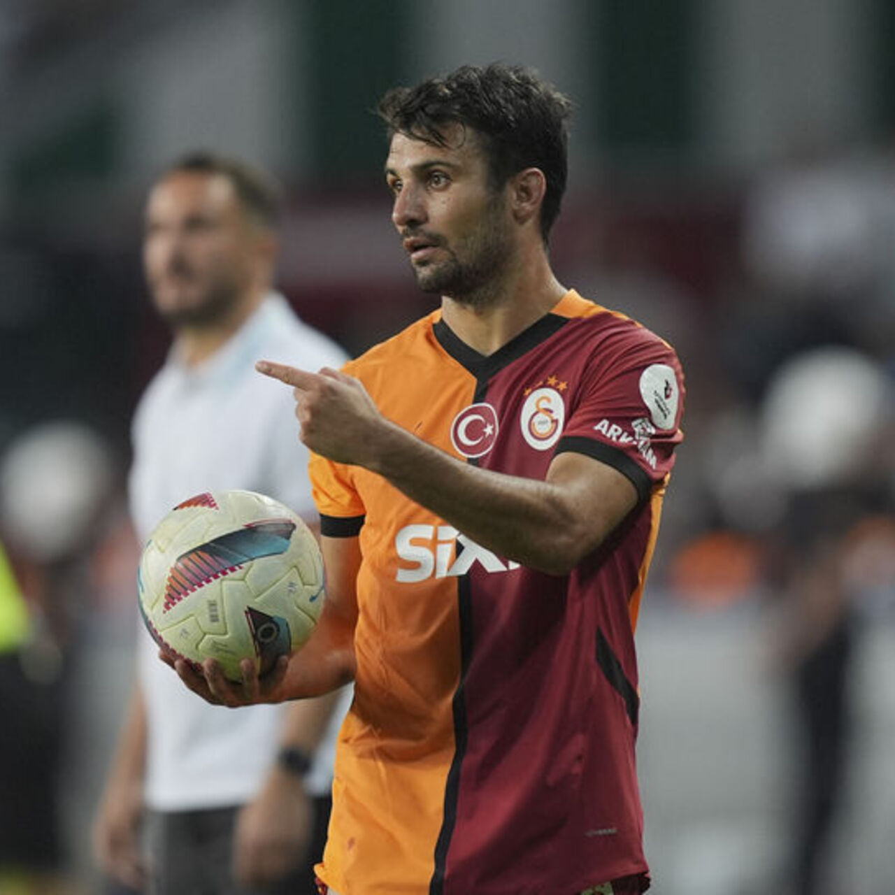 Eski G.Saraylı futbolu bıraktı!