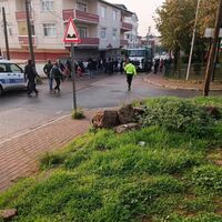 Selam vermek istediği arkadaşının kullandığı kamyon çarptı!