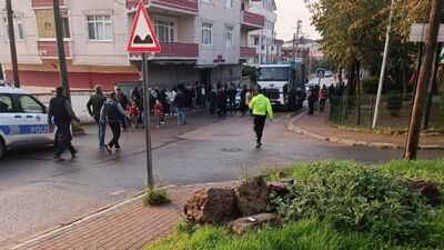 Selam vermek istediği arkadaşının kullandığı kamyon çarptı!