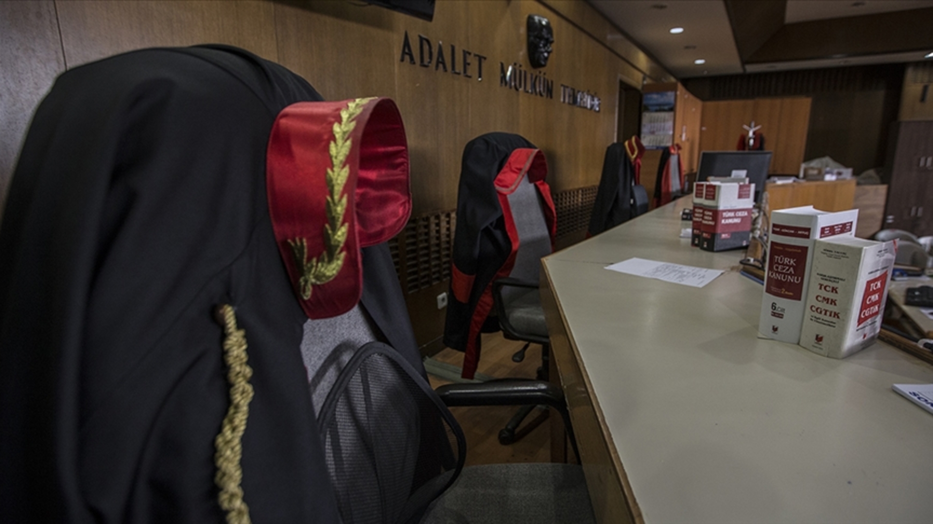 Adalet Bakanlığı 1000 Hakim ve Savcı Yardımcısı Alacak: İşte Tarihler ve Şartlar
