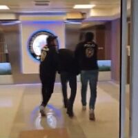 Fal ve büyü ile dolandırdılar