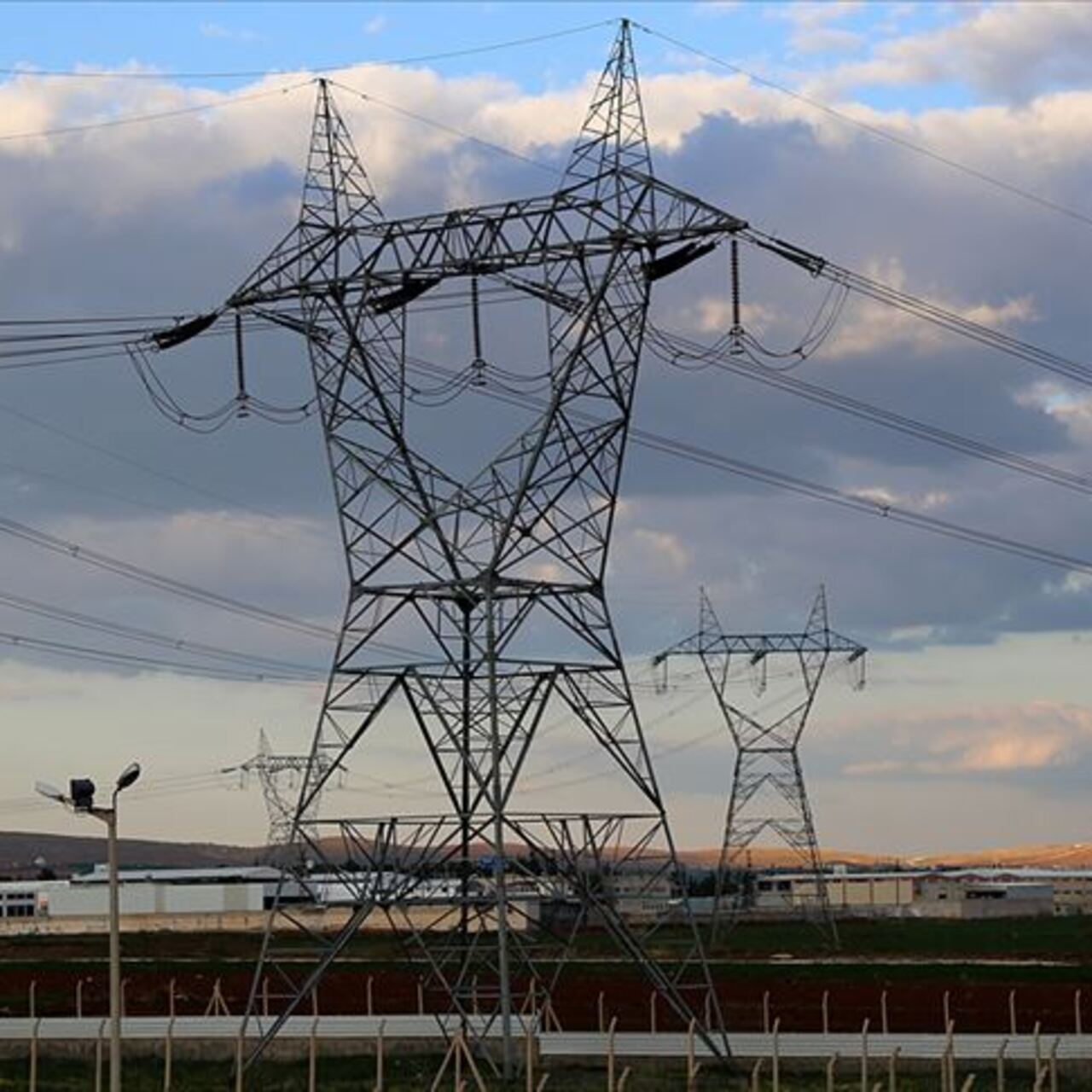 İstanbul'da 10 saate varan elektrik kesintisi!