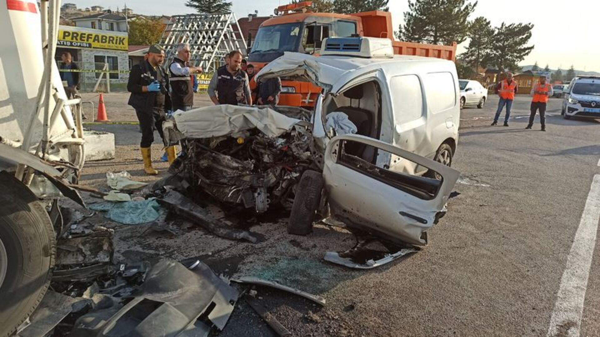 Ankara'da aile üyeleri trafik kazasında can verdi.