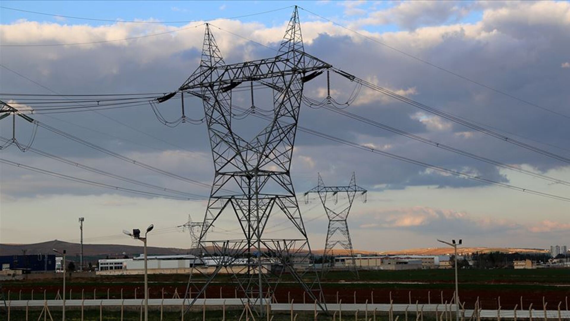 İstanbul'da 10 Saate Varan Elektrik Kesintisi: 8 Kasım Detayları