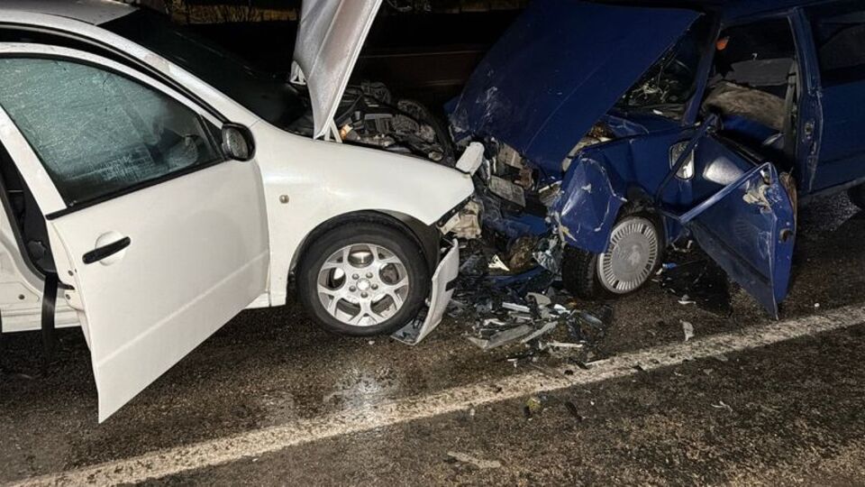 Kafa kafaya çarpıştılar: 1'i ağır 9 yaralı