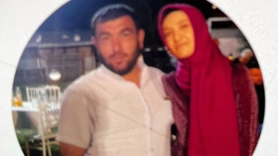 9 aylık hamile anne ve bebeği ağlattı!