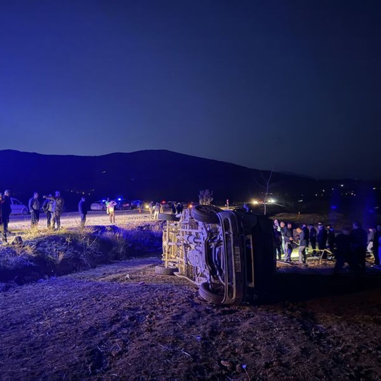 Araç şarampole devrildi! Ölüler var