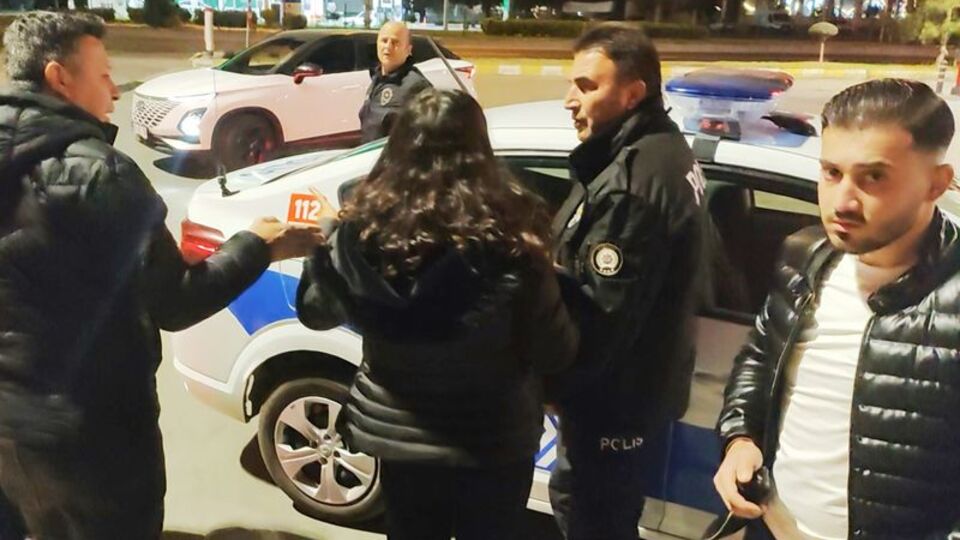 Kızlarını alıkoyan anne babaya gözaltı