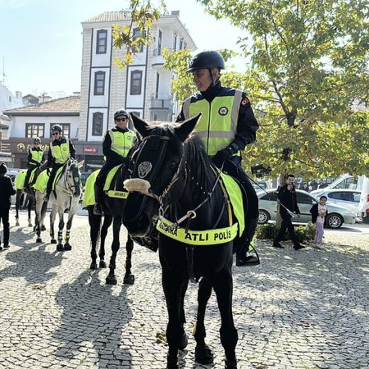 Atlı polisler ilgi odağı