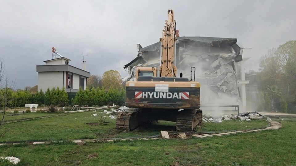 Dehşet evine kepçe!