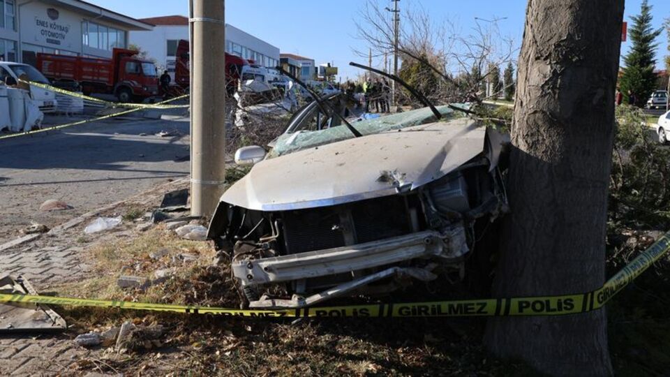 15 yaşında direksiyona geçti! İki çocuk öldü!