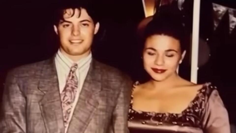 Çocukluk aşkıyla 30 yıl sonra yeniden birlikte