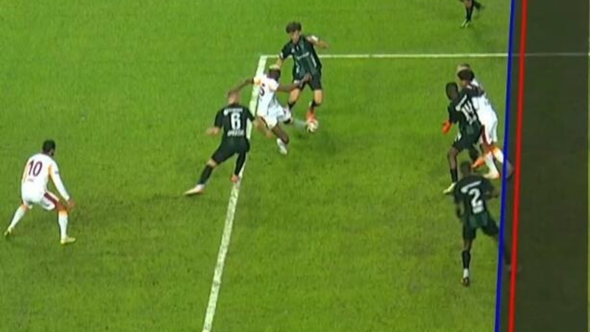 Galatasaray, VAR Kararıyla Yıkıldı: Osimhen Golü İptal!