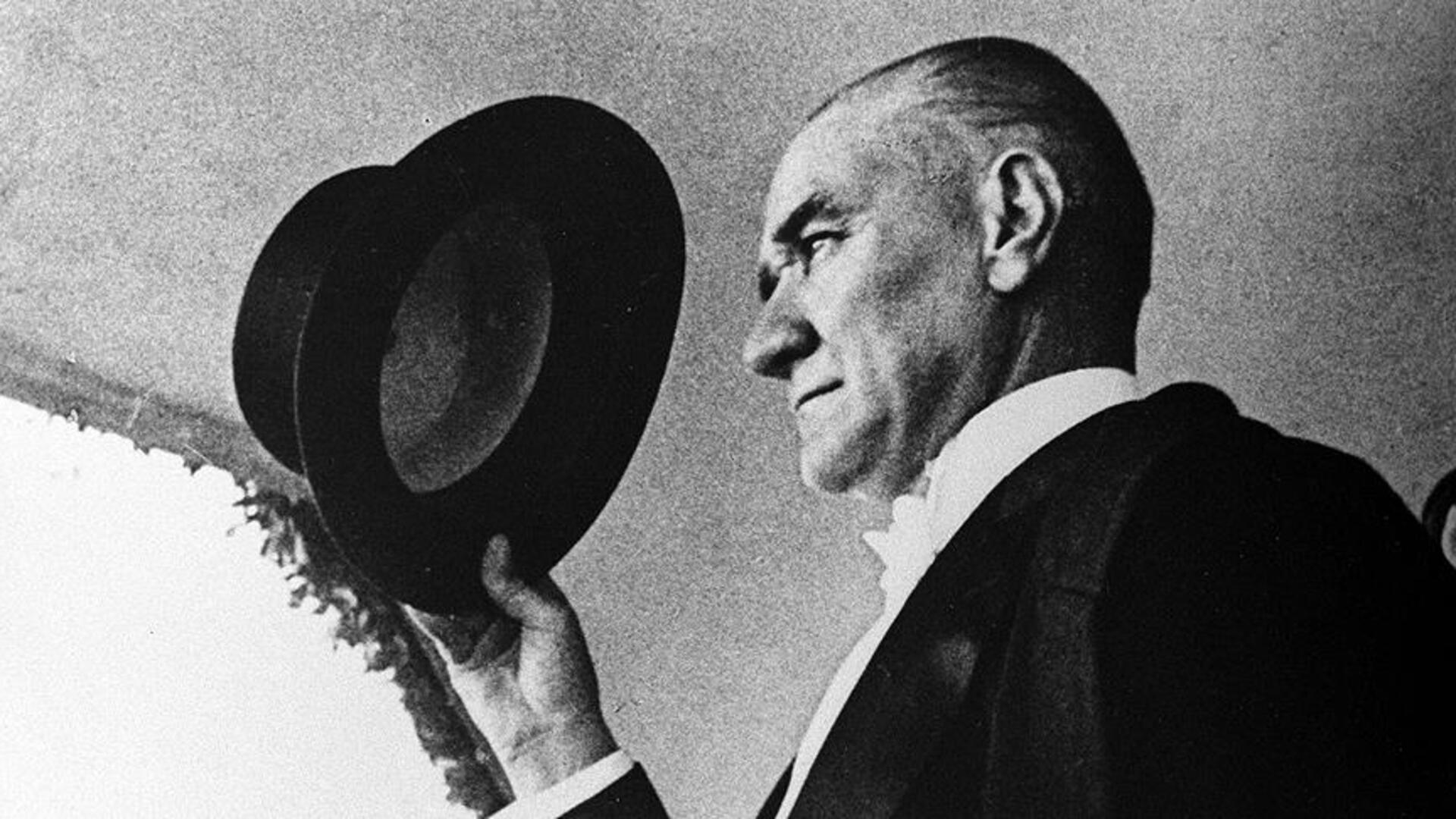 10 Kasım 2025: Atatürk'ü Anma Mesajları ve Sözleri