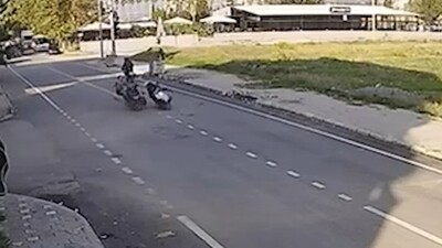 Motosikletlilerin çarpışma anı kamerada