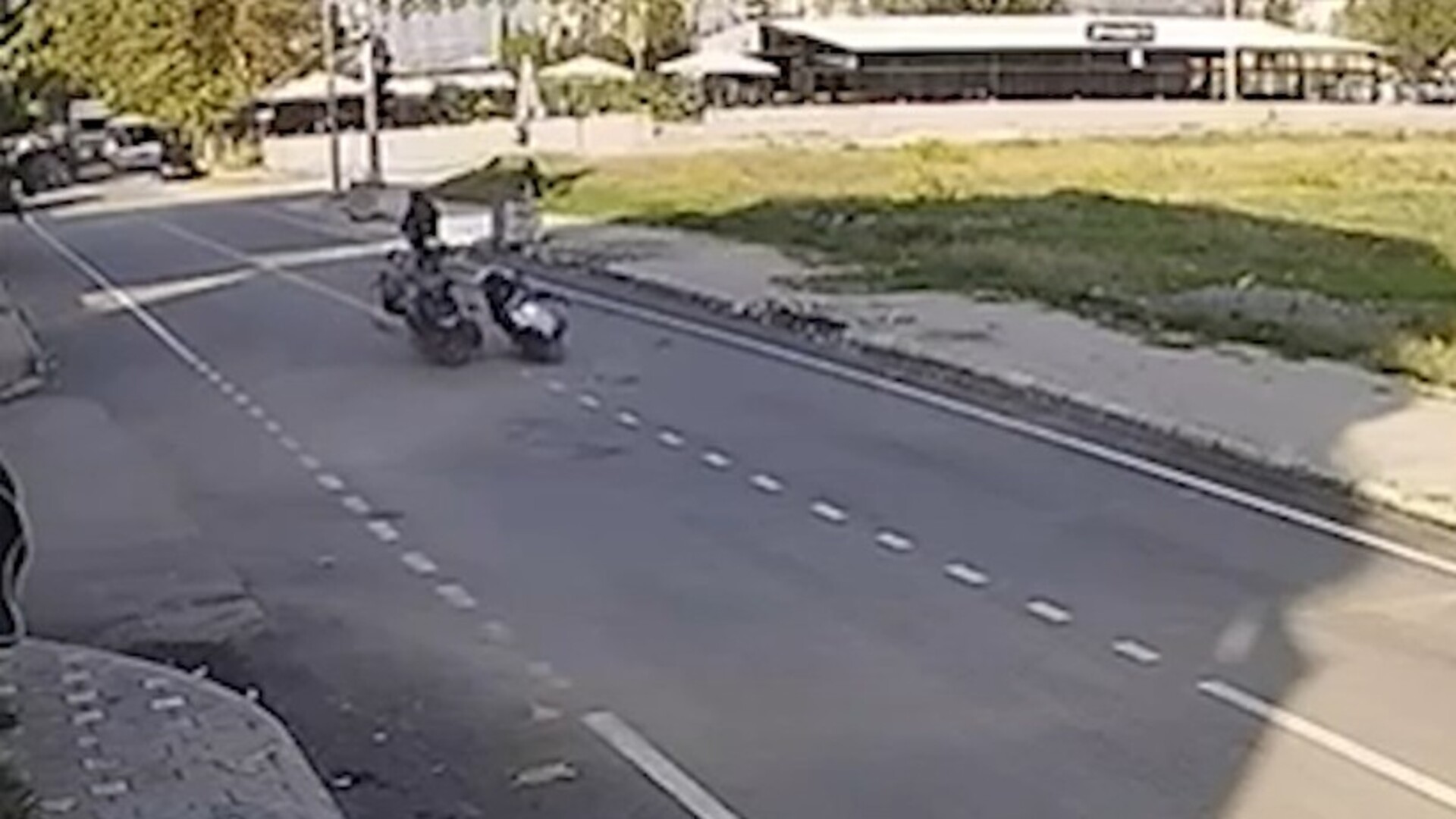 Hatay'da İki Motosikletin Çarpışma Anı Güvenlik Kamerasında