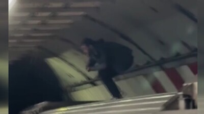 Metronun üzerine çıktı!