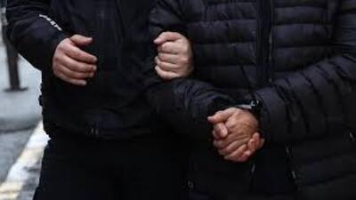 Atatürk afişlerine zarar veren kişiye gözaltı