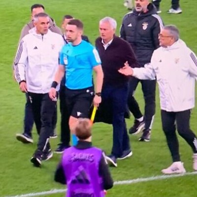 Mourinho hakemin üzerine yürüdü!