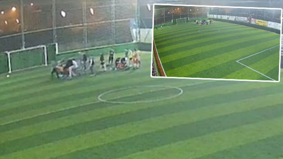 Olay anı kameraya yansıdı... Halı sahada bir anda nefessiz kaldı!