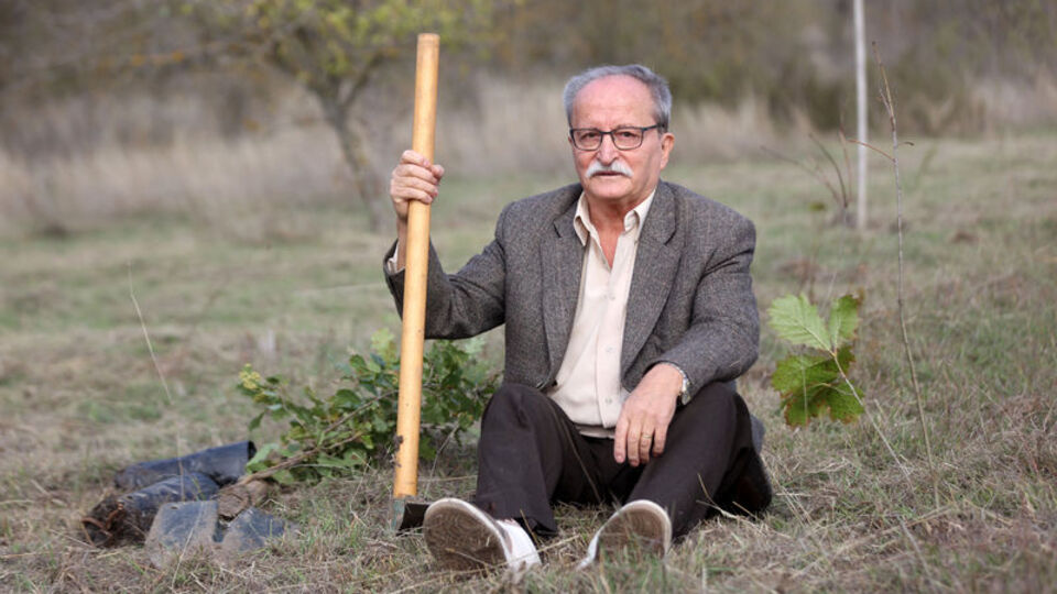 Emekli orman mühendisi ağaç sevgisiyle gençlere örnek oluyor