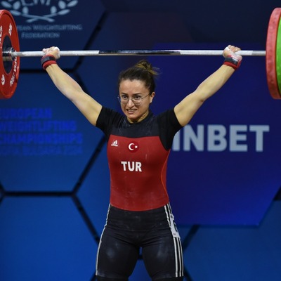 Aysel Özkan'dan 3 altın madalya birden