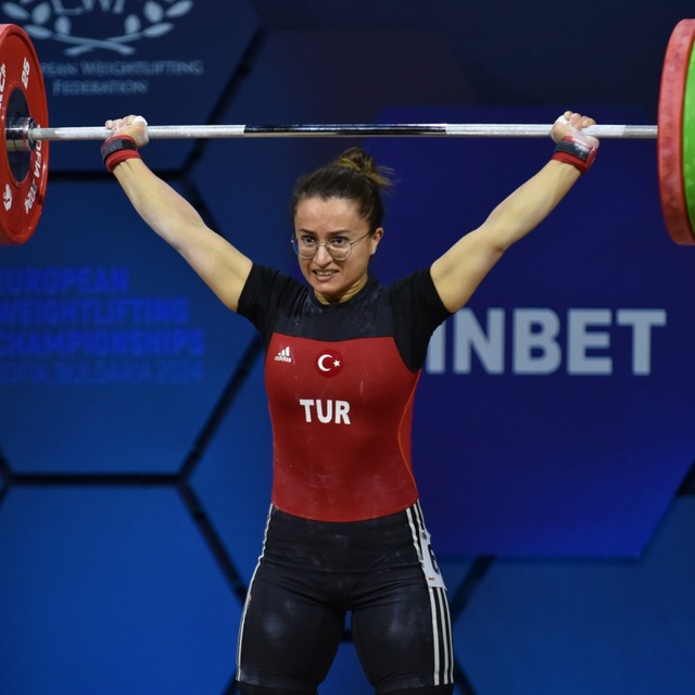 Aysel Özkan'dan 3 altın madalya birden