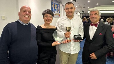 İlk otizmli yüzücümüz Tuna Tunca ayakta alkışlandı!