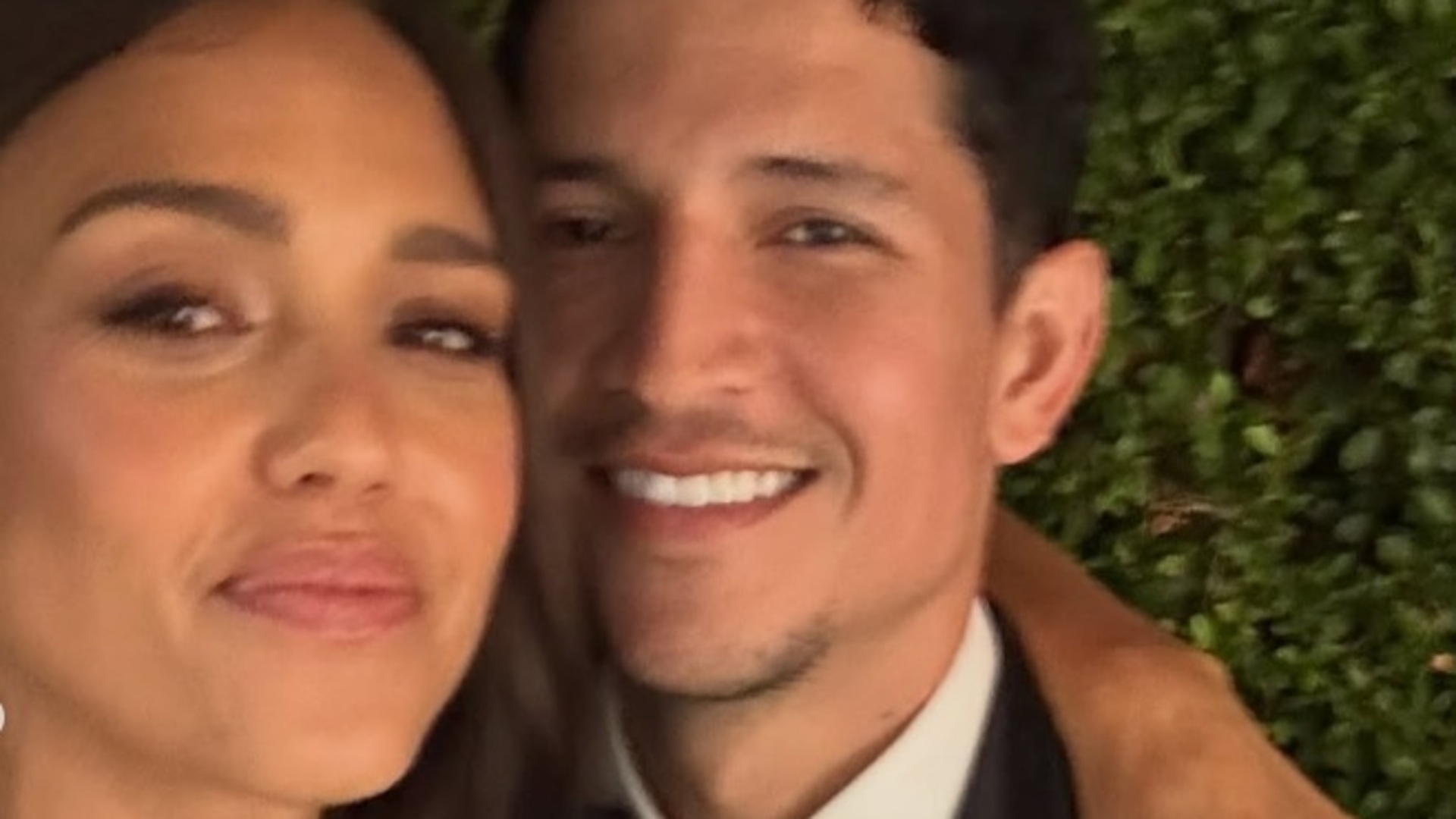 Jessica Alba ve Danny Ramirez Aşkını Resmen Duyurdu
