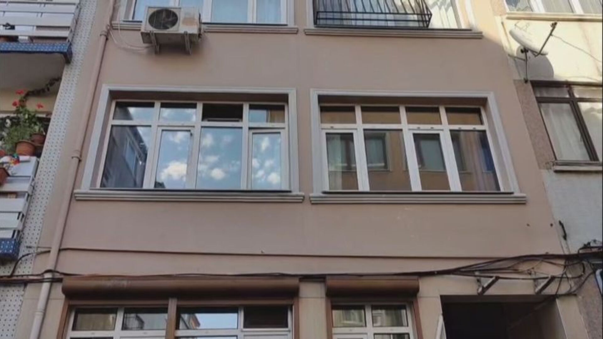 Fatih'te Silahlı Saldırı: Y.G. Evinin Önünde Hayatını Kaybetti