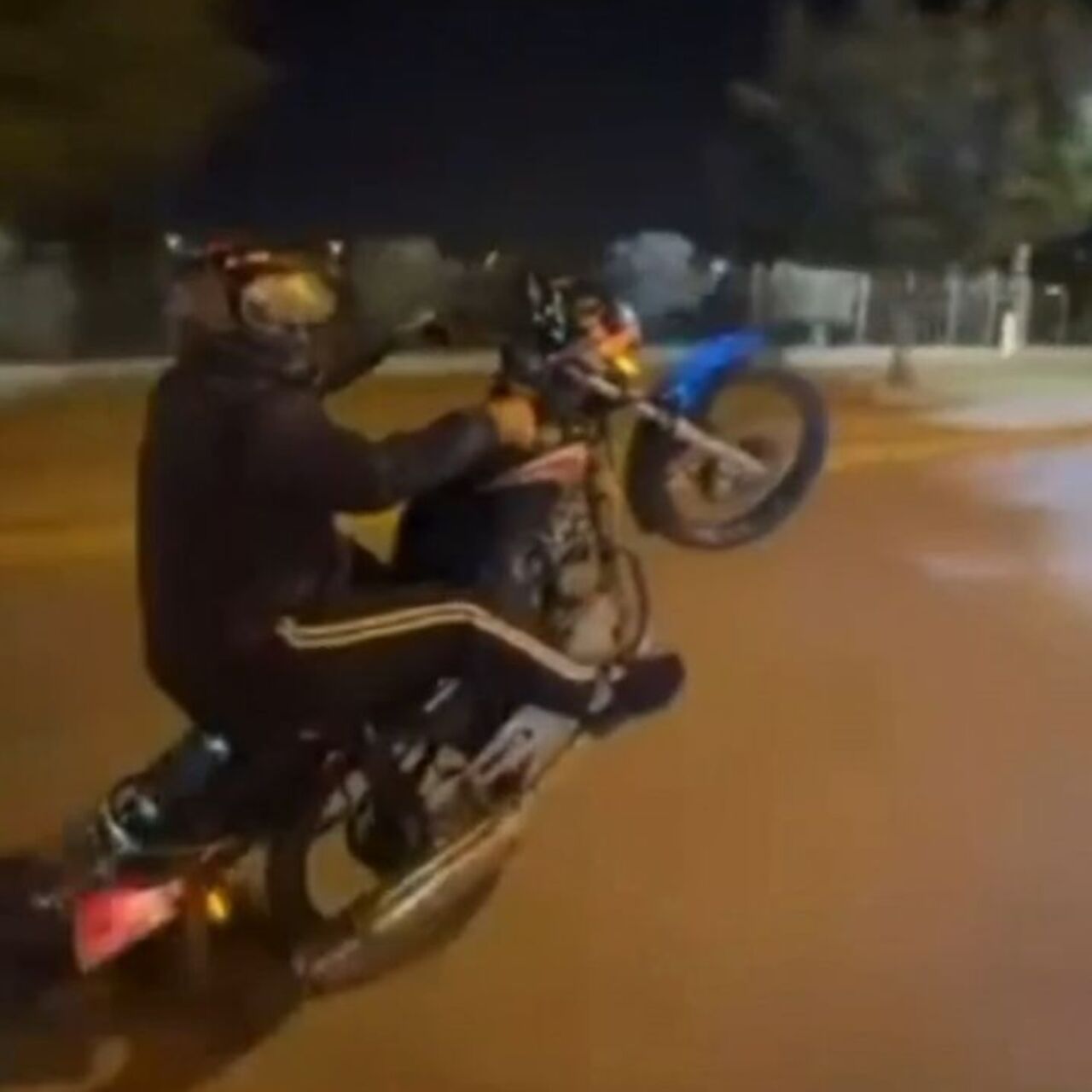 Motosiklet şov pahalıya patladı