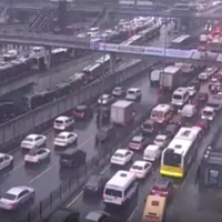 Arızalanan metrobüs seferleri aksattı