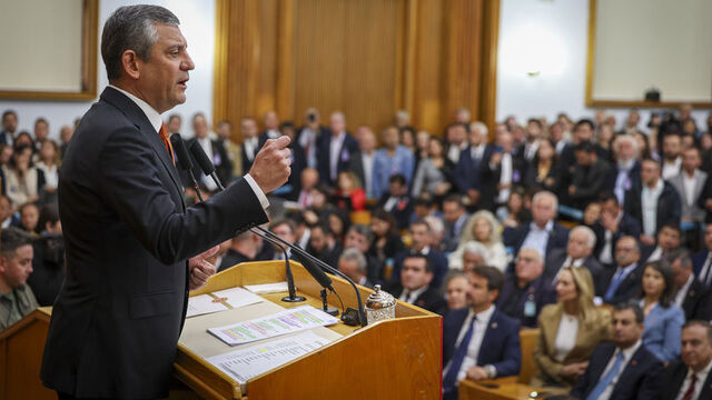 Özel'den 'toplu iğne fabrikası' açıklaması