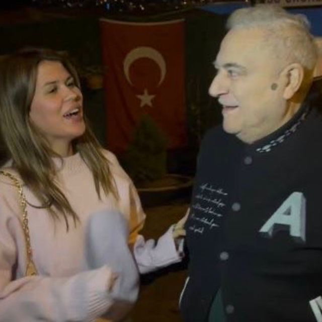 "Bir eli yağda bir eli balda"